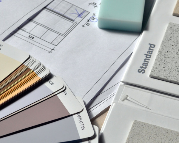 Detailaufnahme Farbfächer, Materialproben und Gebüadeplan